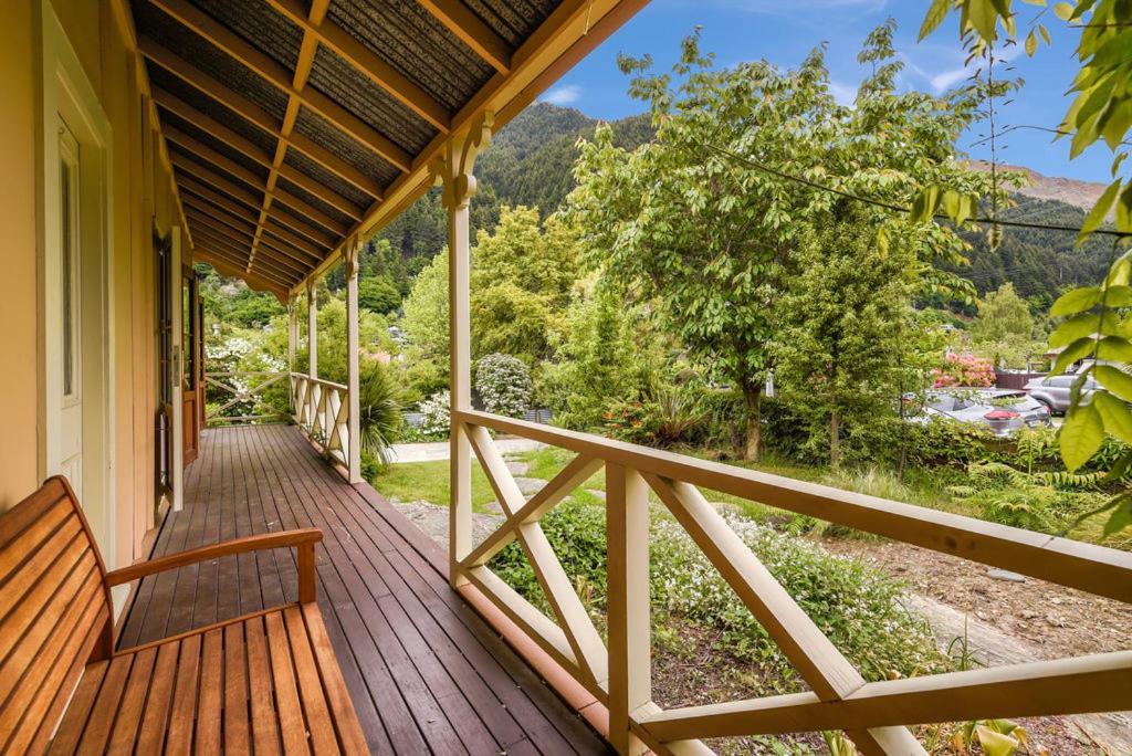 Central Peach - Queenstown Holiday Home Zewnętrze zdjęcie